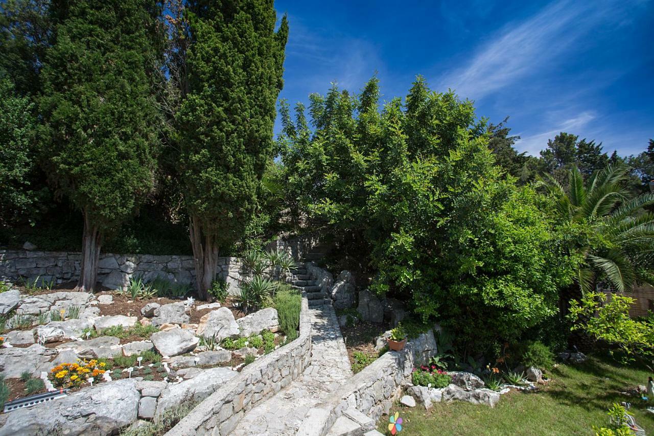 Apartments Tasha Mali Losinj Exterior photo